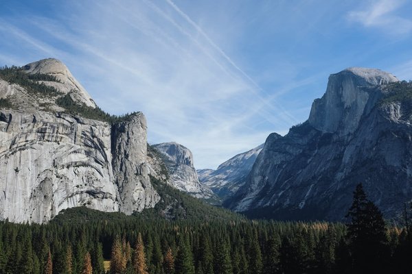 Randonnée dans les montagnes des Rocheuses américaines : parcs nationaux et rencontres avec la faune sauvage