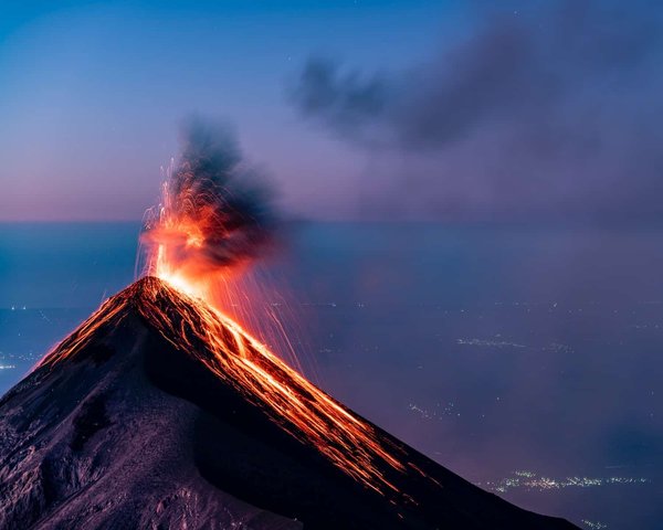 Astuces pour camper en toute sécurité dans des régions propices aux éruptions volcaniques.
