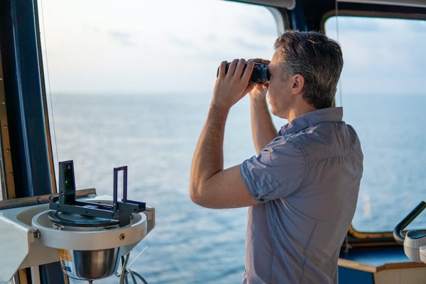 Où peut-on apprendre l'art ancestral de la navigation polynésienne en Océanie ?